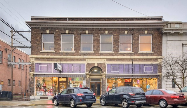 Great for Skiing & Biking! Cozy Dtwn Wallace Condo