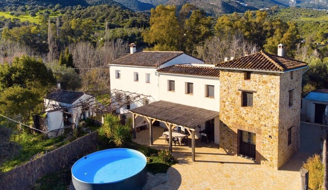 Great holiday home with private pool, perfect for a group of family and friends.