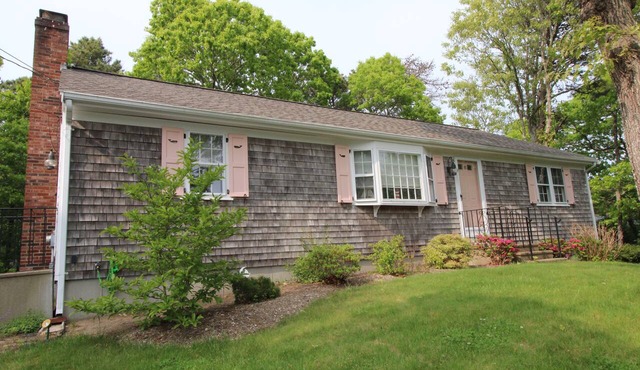 Great Home in a Quiet Neighborhood Yet Close to Town and Beaches (2312)