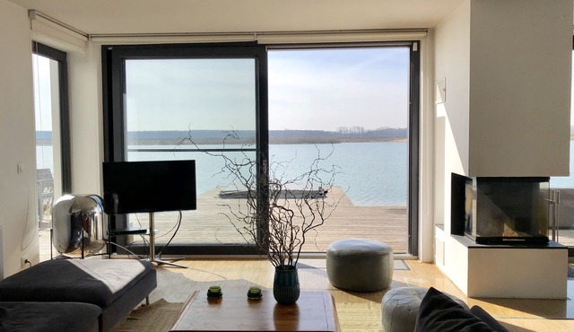 Great Home with open fireplace and sauna right at the lake