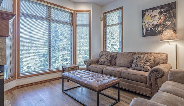 Great location near village, bike storage, Semi-Private- Hot Tub, Dog Friendly