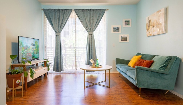 Great Location/1B1B/King Bed/Fast WiFi/Pool/Gym