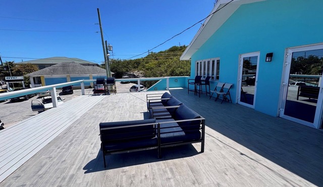 Great Location 3-bedroom apartment in Georgetown - Exuma with WiFi, AC.