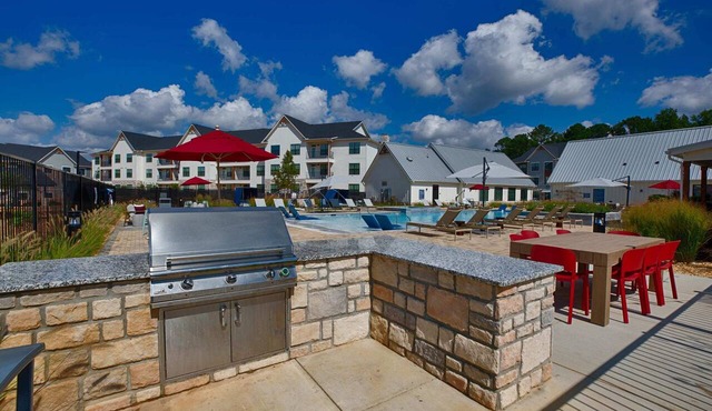 Great Location/Clift Farms-King Suite-Must See!