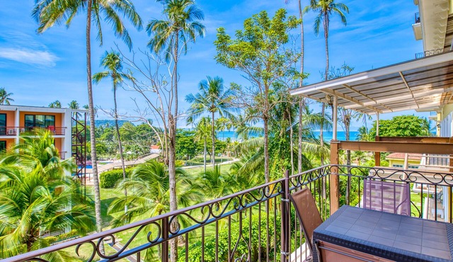 Great Location, fully equipped sunlit condo