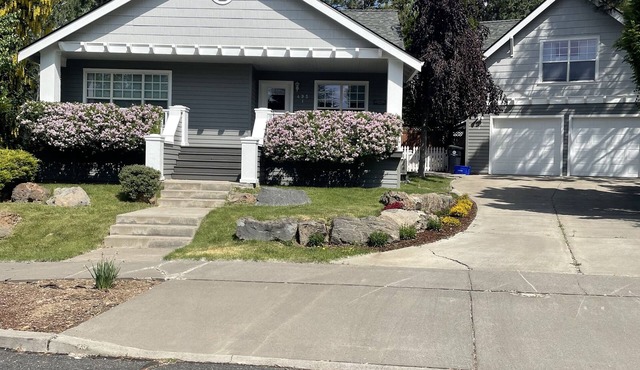 Great location in Old Mill District ! ♥ Fenced Backyard, ♥ Pet Friendly!
