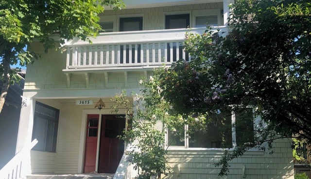 Great location! one block from the beach. On the bike route