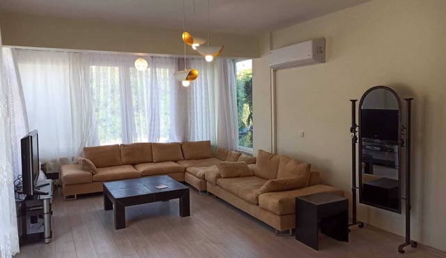 Great location, private garden, 5 min walk to the beach