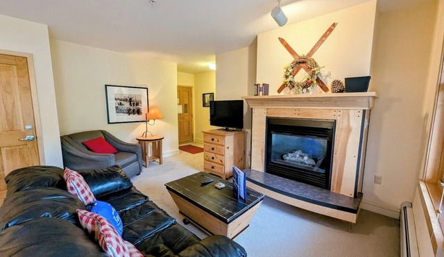 Great Location! Walk to Slopes, Dining, Shops!