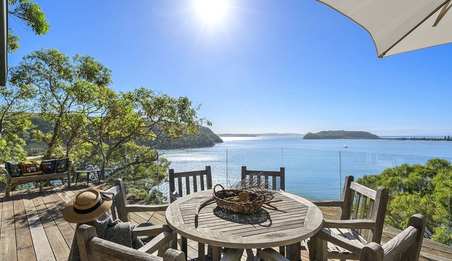 Great Mackerel Beach Cabin (Palm Beach and Pittwater Views)