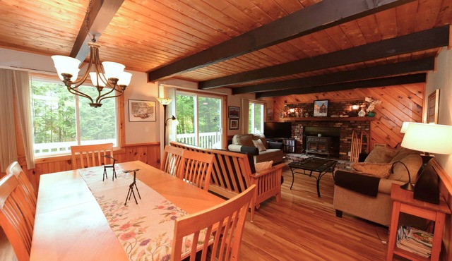 Great Petfriendly Home Walking Distance to Middle Pea Beach w/Canoe + Kayak