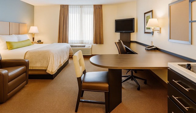Great Relaxing Overnight Stay! Comfortable unit to enjoy! Near Parks and Airport