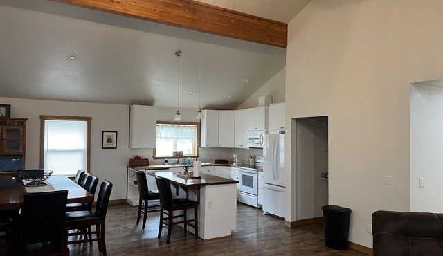 Great space for group walking distance to grocery store and restaurant.