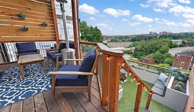 GREAT SPACE & location! 2-bedroom row-house with backyard in vibrant Pittsburgh!