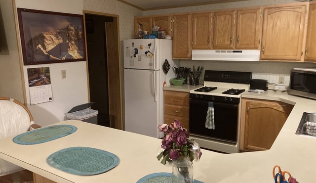 Great town house located in beautiful Halfway Oregon. Gateway to Hells Canyon!
