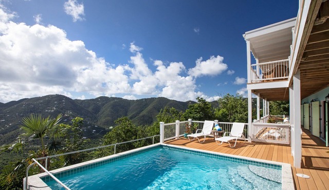Great Turtle Villa, All Solar, Luxury Villa with Super Views/Pool/2-8 Guests
