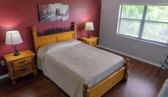 Great Vacation Starts Here! 2 Outdoor Pools and Hot Tub, Free Parking, BBQ Area