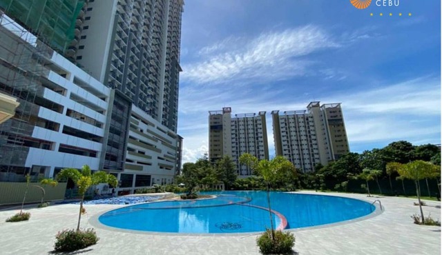Great Value Cebu Condo with Balcony | Golf Course View| Near Malls