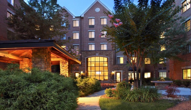 Great Value! Cozy 2 Bedroom Suite in Mclean | Free Breakfast + 24h Business Center