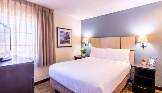 Great Value, Quality Stay! 4 Units with Full Kitchens, Pets are Welcome!