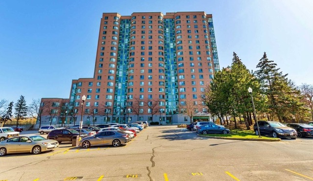 Great view 2 Bedroom apt with 700 sq ft terrace