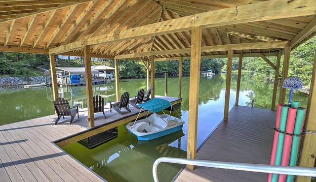 Great Views, Deep Water Swimming, Fiber Wifi, Complimentary Level 2 EV Charging