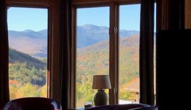 GREAT Views+ Location/5 min to Story Land, 3 Bedrms/Pool, Pickleball/AC + ski.