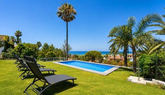 Great villa with pool and sea views, for 8 people. FREE WIFI