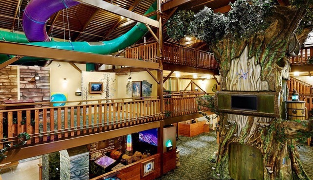 Great Wolf Lodge Wisconsin Dells - Amazing Resort w/Indoor Park Fun Included!