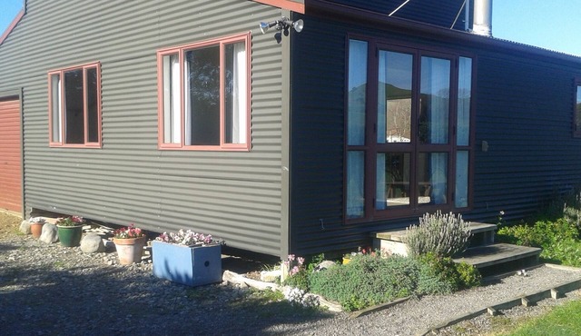 Green Barn accommodation on a working farm in the heart of Gladstone.