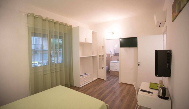 Green Double Room