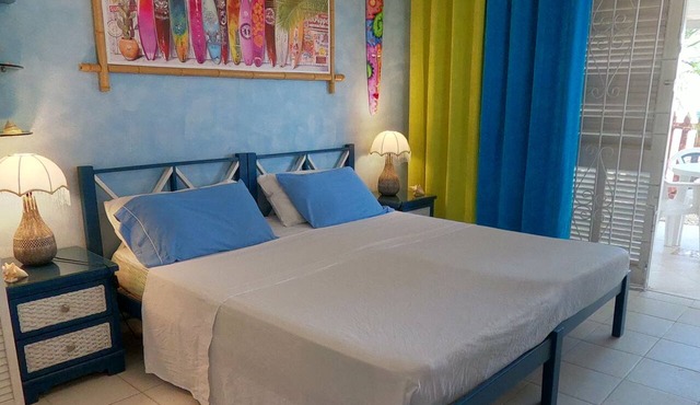 Green Garden Apartment at Blue Ocean Cottage in Silver Sands