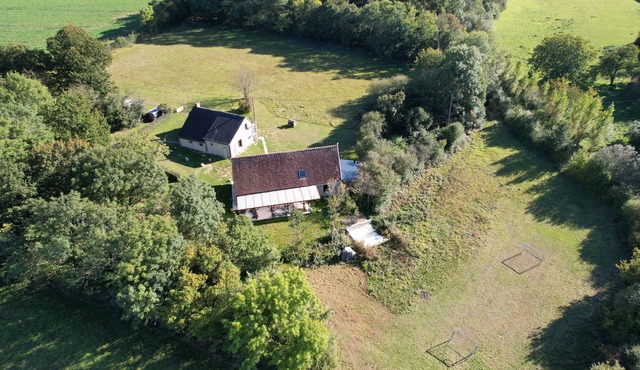 Green setting, ideal for families and friends, Jacuzzi, table soccer, petanque, sauna.