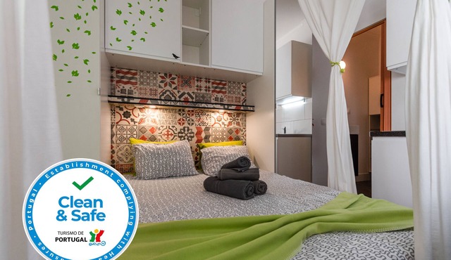 Green studio, Private Balcony, 100 meters, 2 min by foot, of Peniche Beach