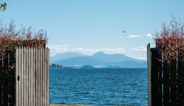 Greenwood Lodge at Lake Taupo | Lakeside Escape w/Beach, Lawn & Mooring