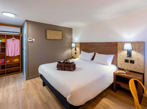 greet Hotel Chatellerault