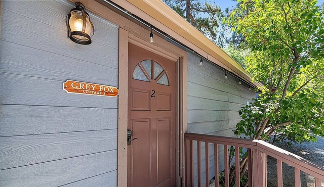 Grey Fox Studio Pet Friendly Adjacent to Cottage 1