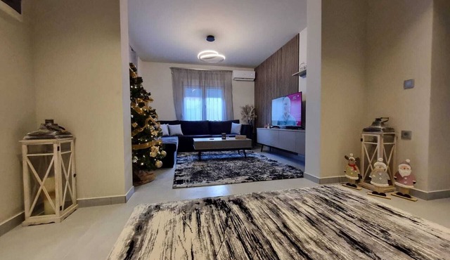 Grey Serenity - Charming 2-bedroom house in lovely Trikala with WiFi, AC