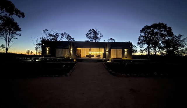 @Greymare - Stylish Secluded Hilltop Escape