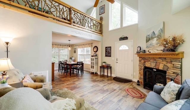 'greystone' Creekside Cabin: Hike, Fish & Explore!