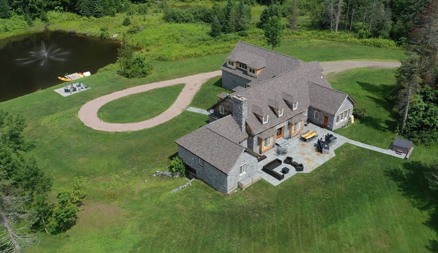Greystone Manor - An isolated 30 Acres in Stowe, with Hot Tub!
