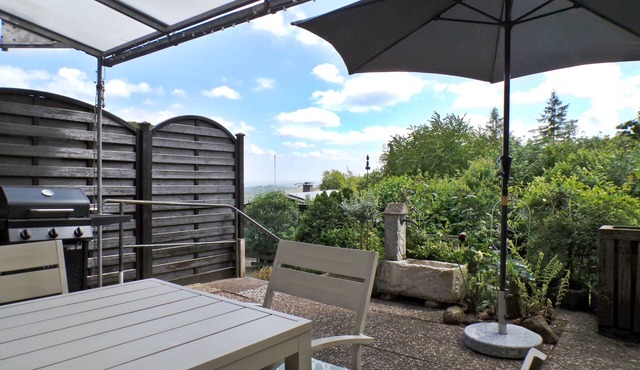 Grill, Überdachte Terrasse, Sonnenschirm, 2 Einzelbetten, 2xtv, Küche, Ww-knoten