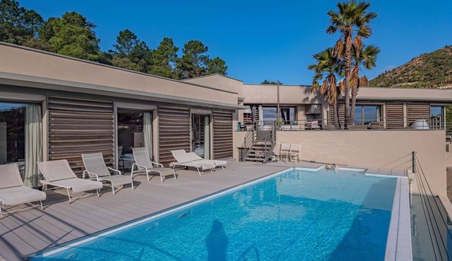 Grimaud Contemporary Villa – Sea View Pool Overlooking the Gulf of Saint-Tropez