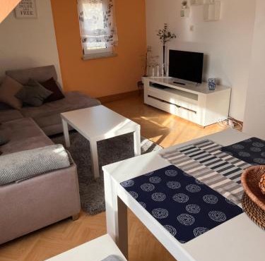 Große Monteurwohnung mit 4 Zimmer und Parkplatz, Waschmaschine, Internet, voll ausgestattete Küche