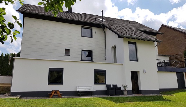 Große,und Luxe Renovierte Wohnung mit Sauna/garten, Garage und Kinderspielplatz