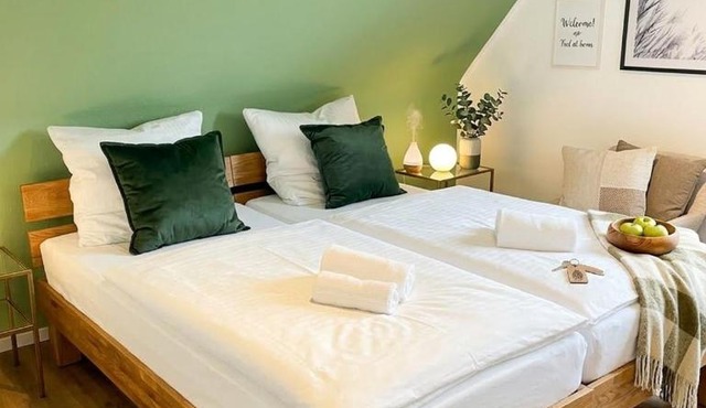 Großes Apartment,Ferienwohnung Mut 90 qm2, großer Aufenthaltsbereich für Firmen, Gruppen, Familien, Nahe Ulm, 3 Schlafzimmer, WLAN,Hotel-TV,Einzelbetten,Garten,ruhige Lage,Bettwäsche,Handtücher inklusive,Self Check-in,Nahe BWK,Uni,Legoland