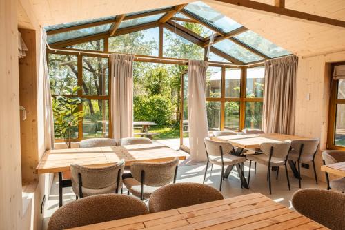 Groepsruimte + 4 Large Greenhouses (16 personen)