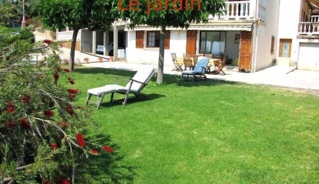 Ground De Villa with garden, lawn, barbecue and views of the Gulf of valinco!