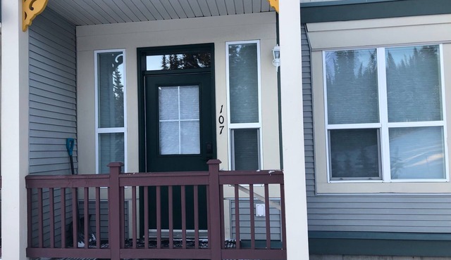 Ground Floor Condo at Creekside - pet friendly, large mudroom, close to trails