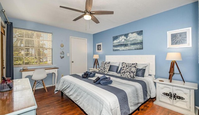 Ground Floor 2 Bdrm King Condo Close to Beach